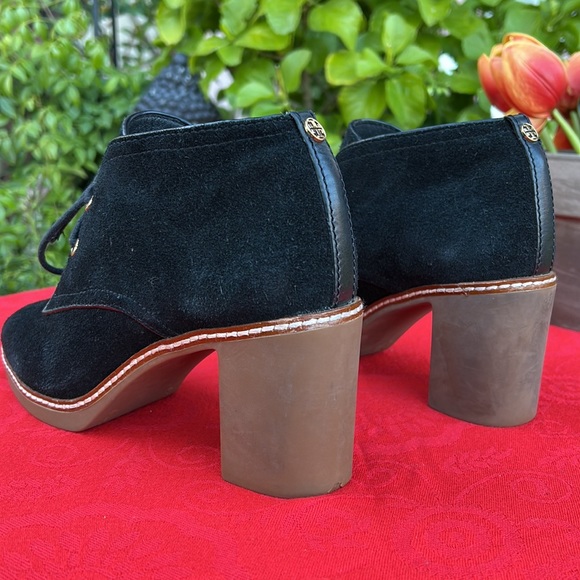 Tory Burch Black Suede Sherpa Lined Heeled Ankle Booties - Picture 5 of 17